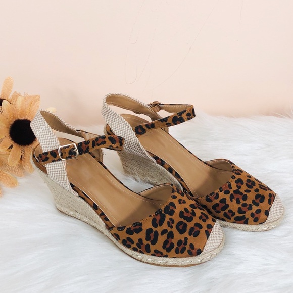 LEOPARD CLOSED TOE CONTRAST ANKLE STRAP - Shoe - Picture 2 of 3